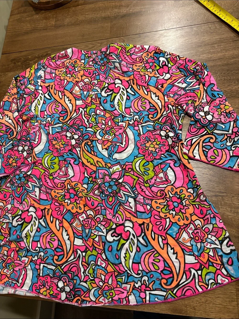 Lulu b v neck top. Large. Bright colors. Faux wrap 3/4 sleeves - Picture 7 of 9